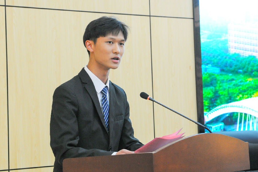 实验班员工代表致辞.jpg