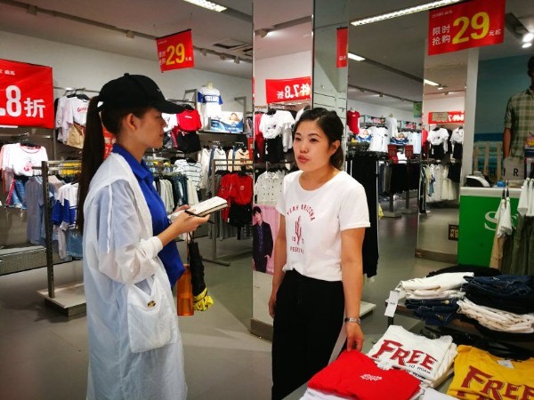 2018.7.15—商场—队员调查采访_副本.jpg