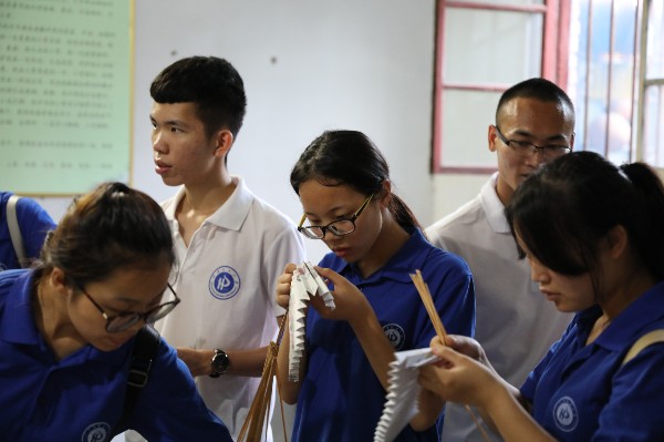 3-学习制作竹扇_副本.jpg