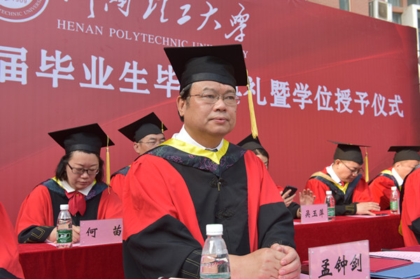 执行经理孟钟剑主持会议.jpg