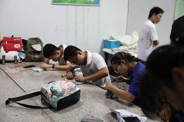 4-学习制作竹扇_副本.jpg
