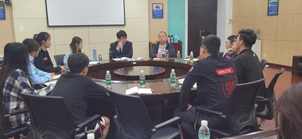 经理孟钟剑教授与市场营销专业2018、2019级员工代表亲切座谈1_副本.jpg